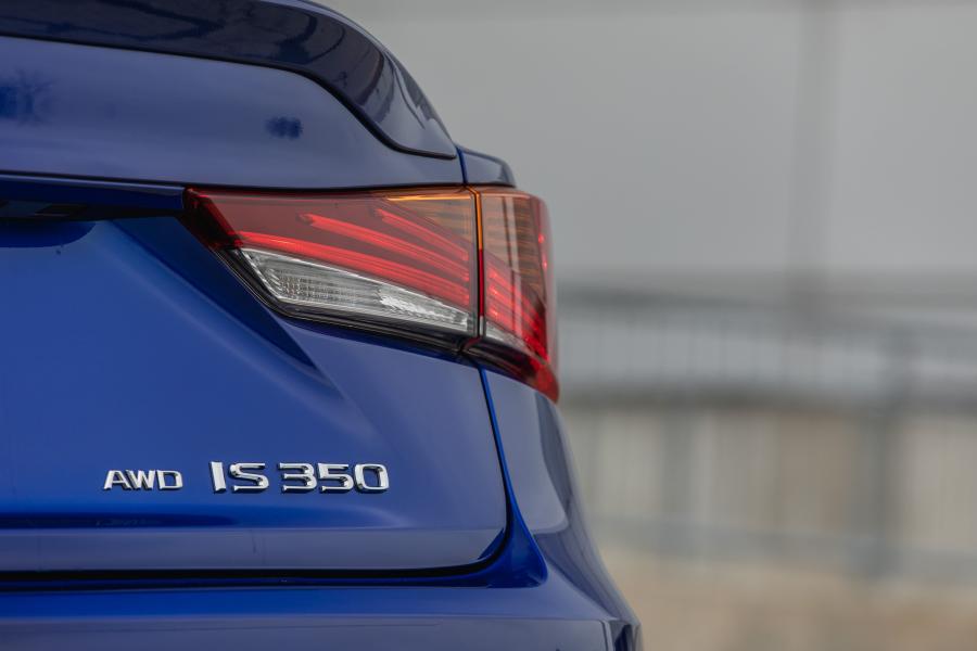 Детали экстерьера Lexus IS350 AWD F-Sport 2016 года  (NA) (фото 35 из 40)